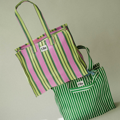 Tragetasche aus recyceltem Nylon – Erdbeer-Matcha-Streifen