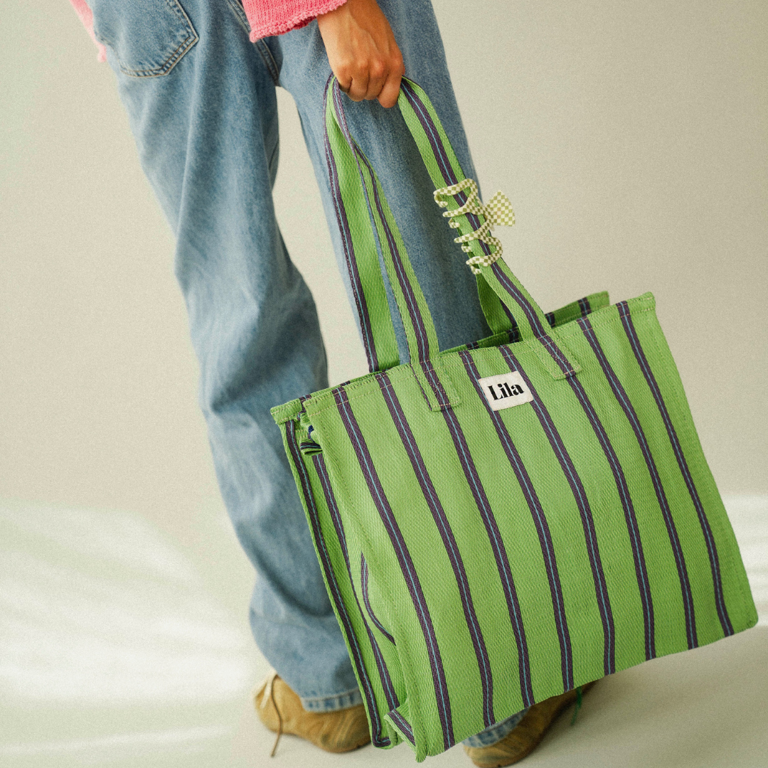 Tragetasche aus recyceltem Nylon – grün-blau gestreift