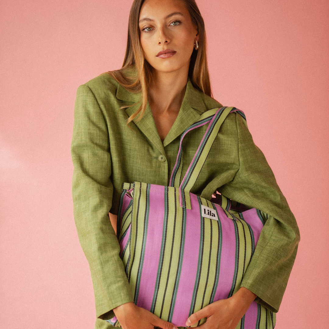 Tragetasche aus recyceltem Nylon – Erdbeer-Matcha-Streifen