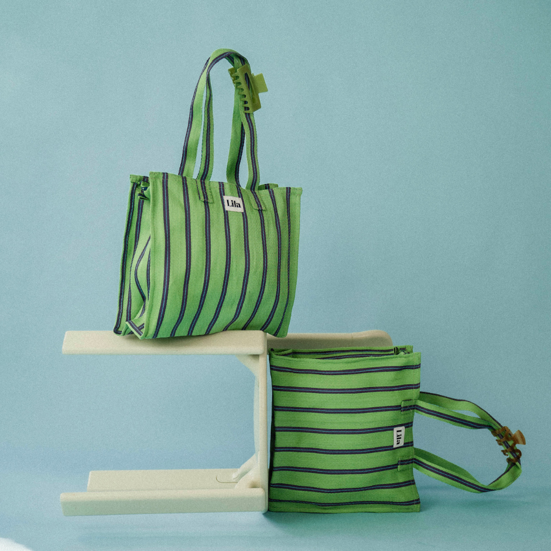 Tragetasche aus recyceltem Nylon – grün-blau gestreift